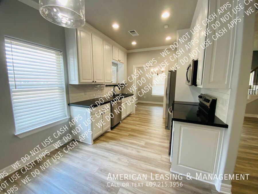 175 Allen St #200 - Photo 3 of 17