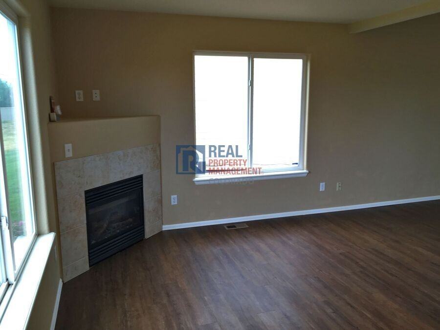 2360 Sierra Springs Dr - Photo 4 of 19