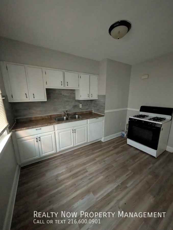 3425 Altamont Ave Apt 1 #1st - Photo 2 of 15