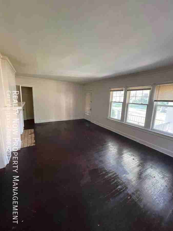 3425 Altamont Ave Apt 1 #1st - Photo 3 of 15