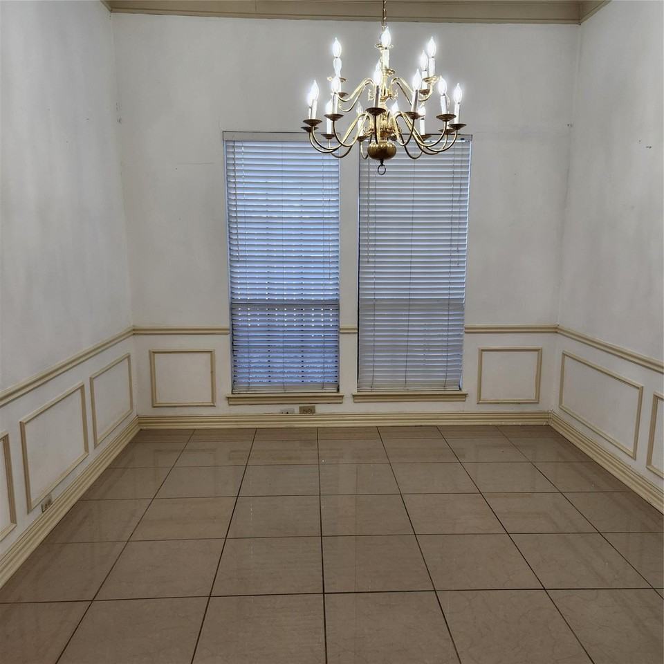 7303 Williamswood Dr - Photo 3 of 16