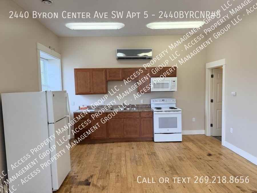 2440 Byron Center Avenue Southwest - Photo 5 of 13