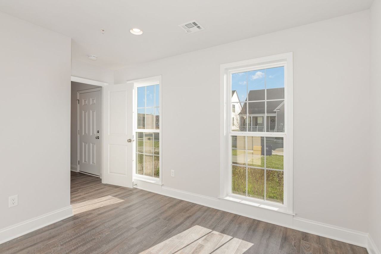 3246 Parade St - Photo 7 of 30