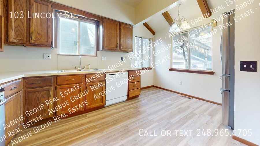 103 Lincoln Street - Photo 4 of 14