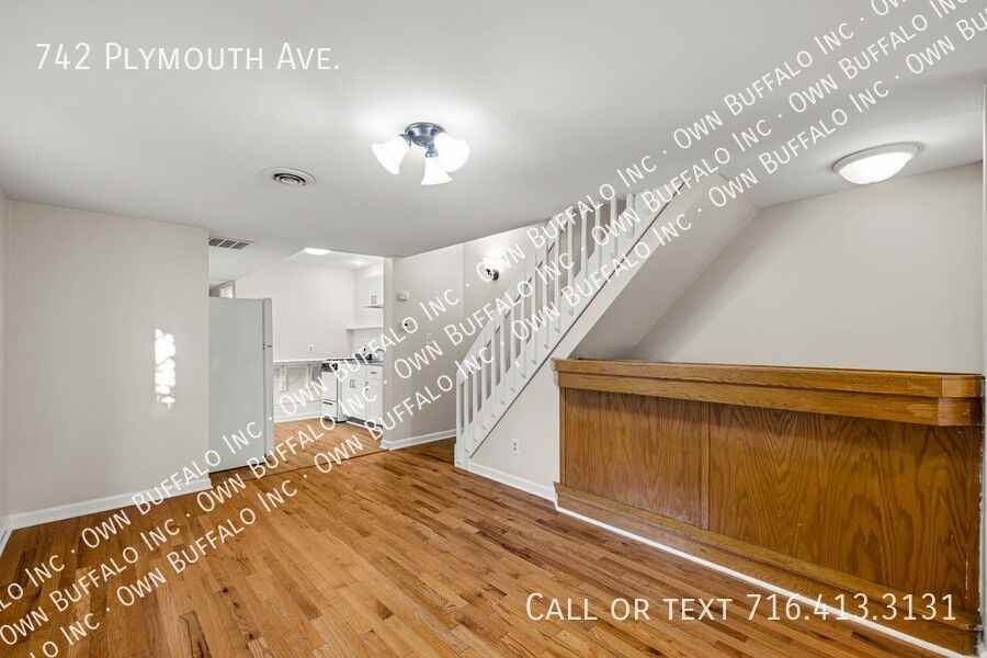 742 Plymouth Ave - Photo 3 of 28