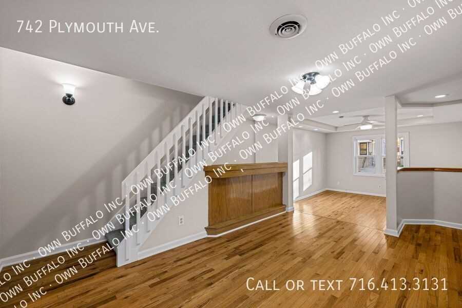 742 Plymouth Ave - Photo 4 of 28