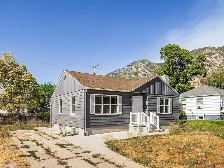 997 E 460 S - Photo 3 of 39