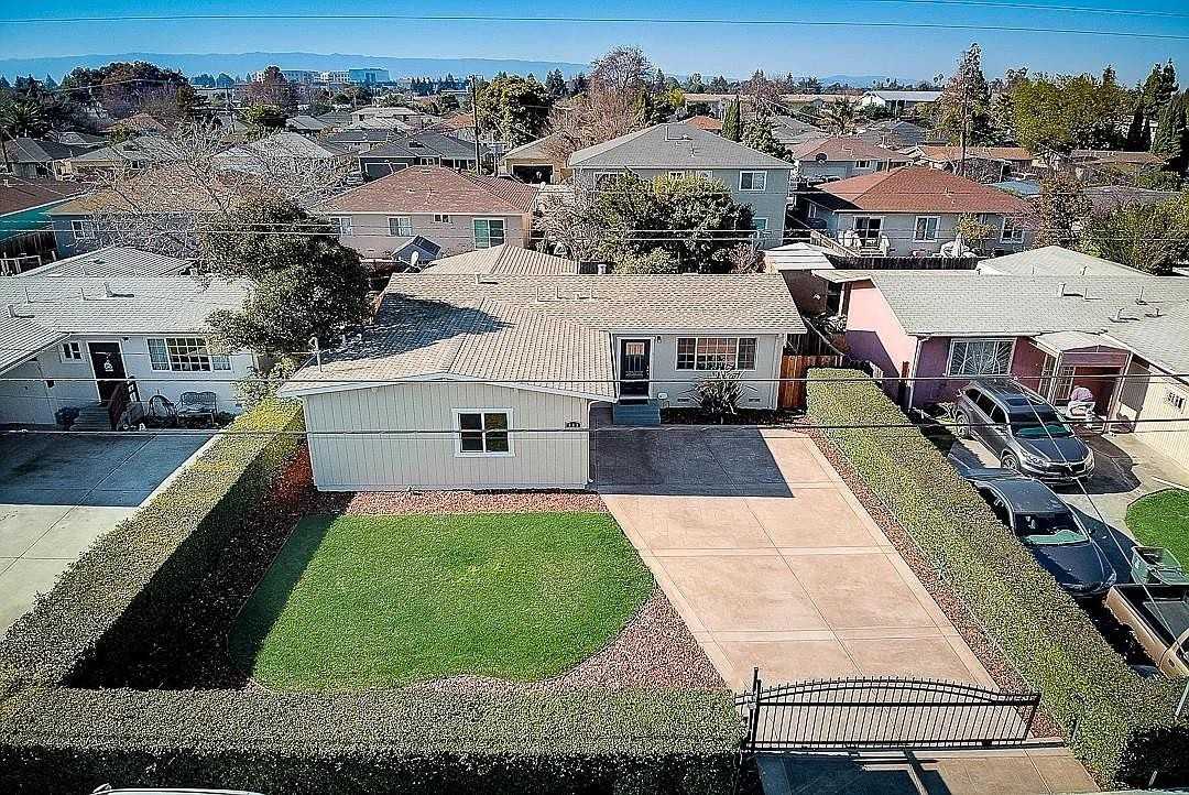 463 Larkspur Drive #463 - Photo 2 of 17