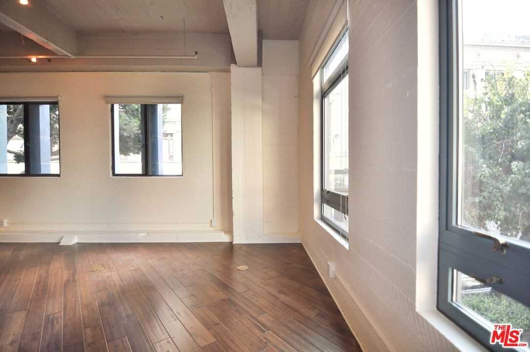 849 S Broadway #849M8 - Photo 3 of 32