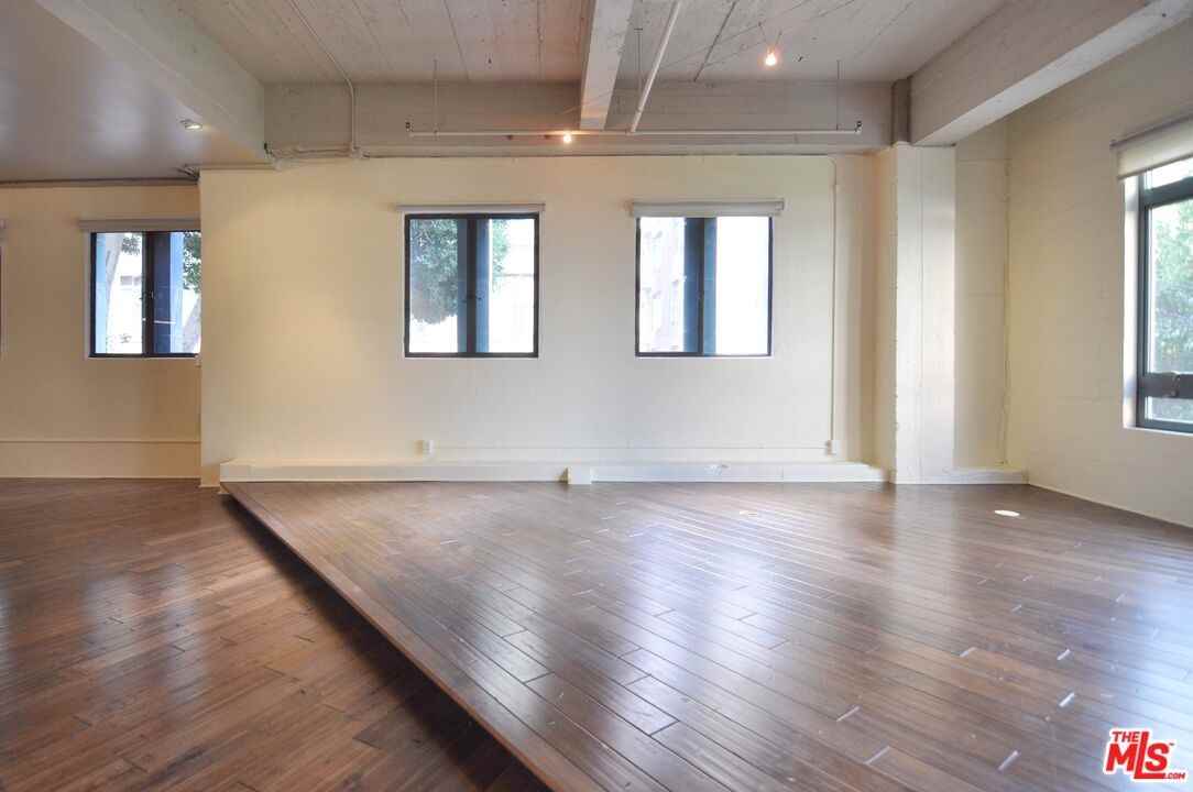 849 S Broadway #849M8 - Photo 5 of 32