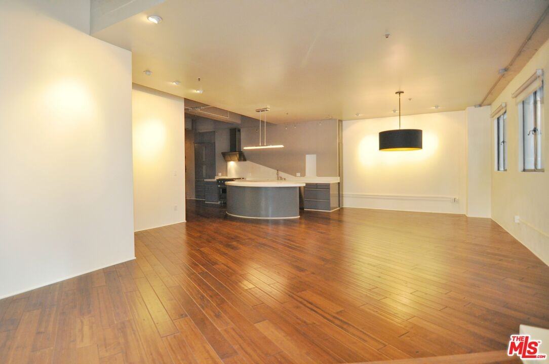 849 S Broadway #849M8 - Photo 7 of 32