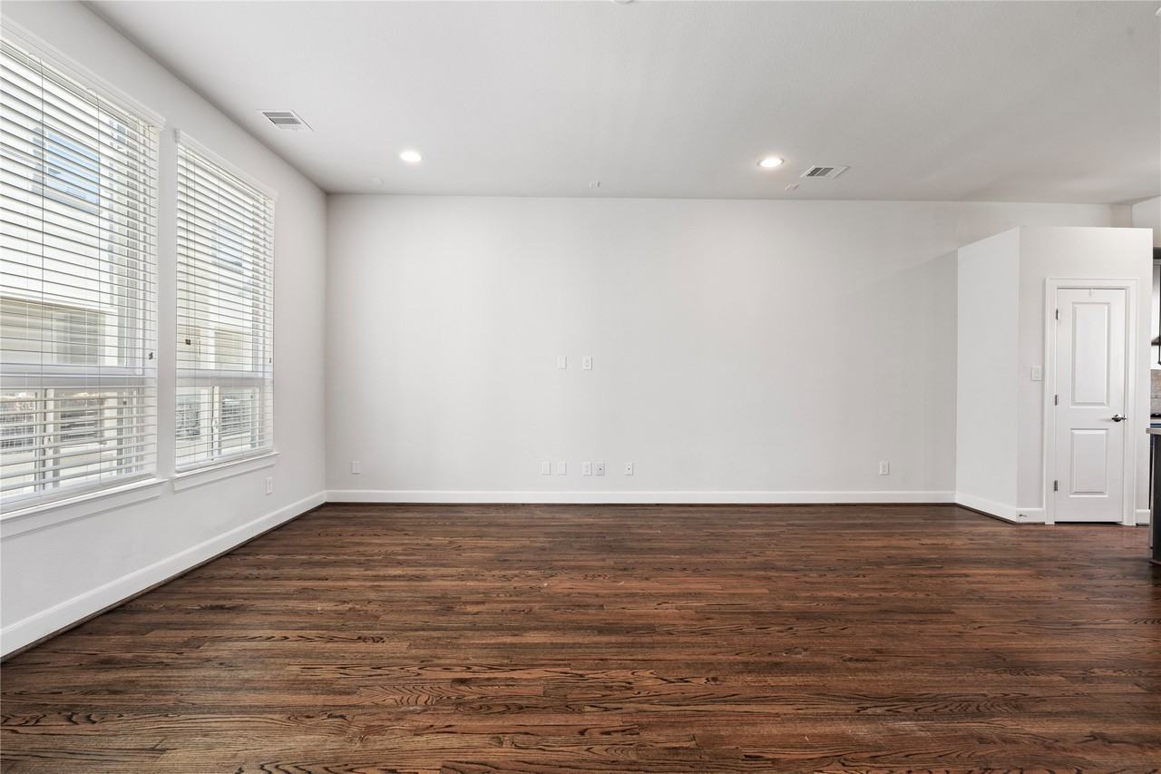 1013 West 17th Street #1013 - Photo 2 of 26