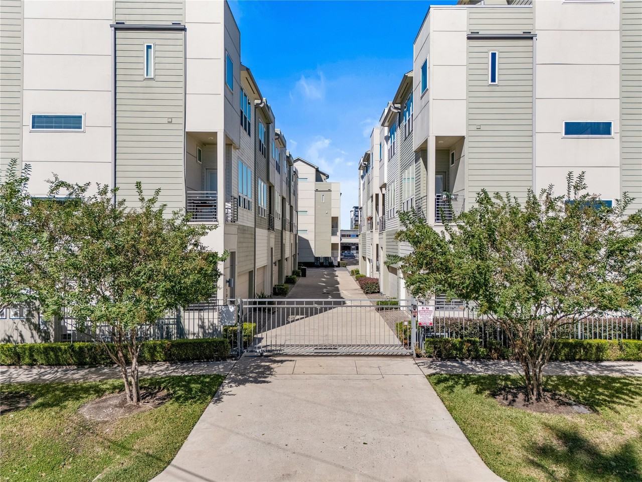 1013 West 17th Street #1013 - Photo 4 of 26