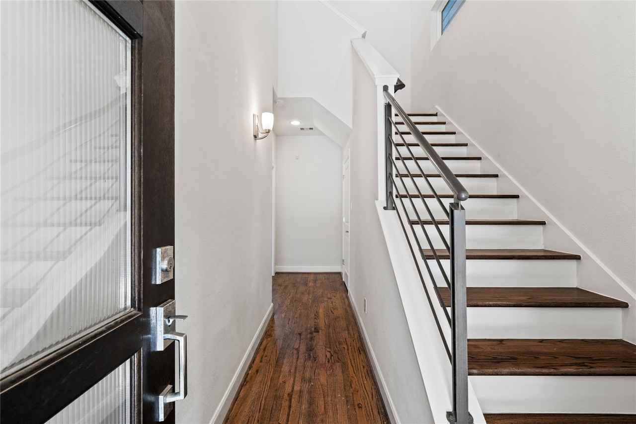 1013 West 17th Street #1013 - Photo 5 of 26