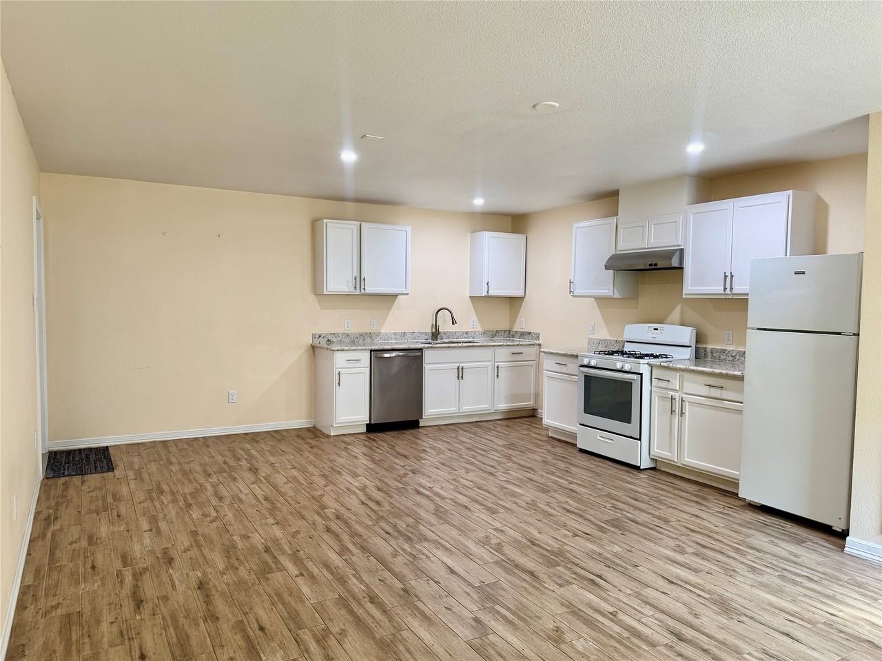 711 Hahlo Street #711STUDIO - Photo 2 of 10