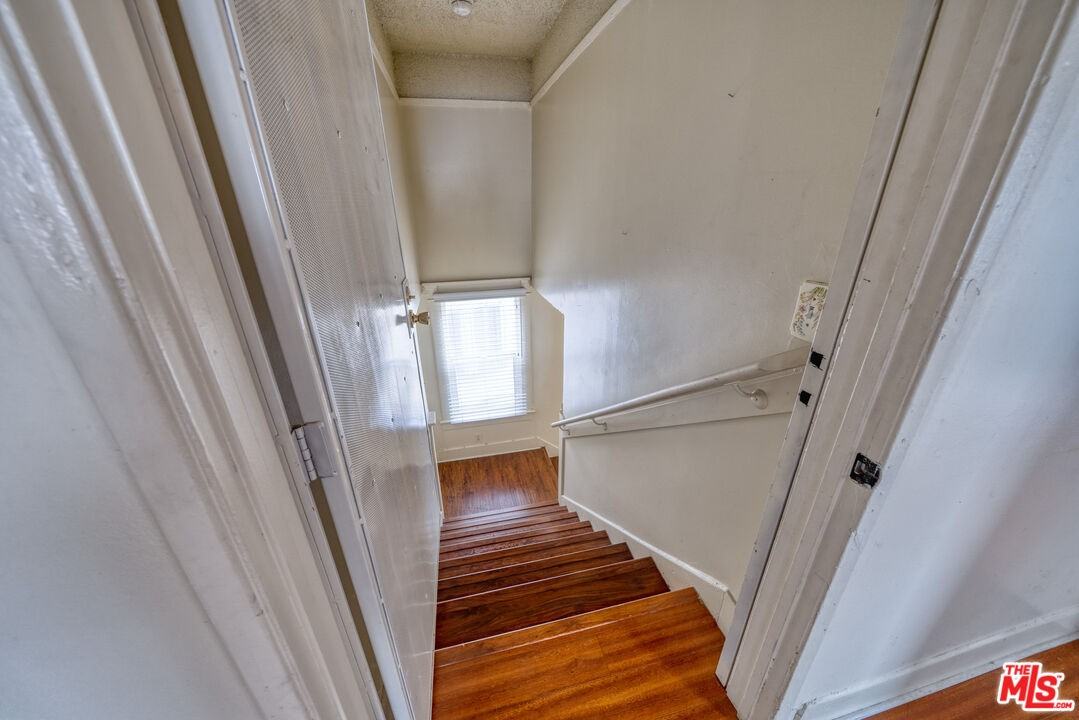 1677 South Harvard Boulevard - Photo 6 of 19