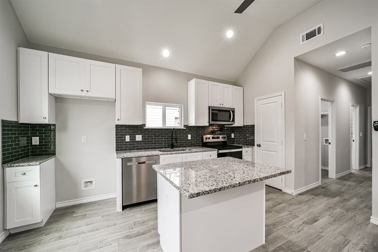 16613 East Lynbrook #16613 - Photo 7 of 23