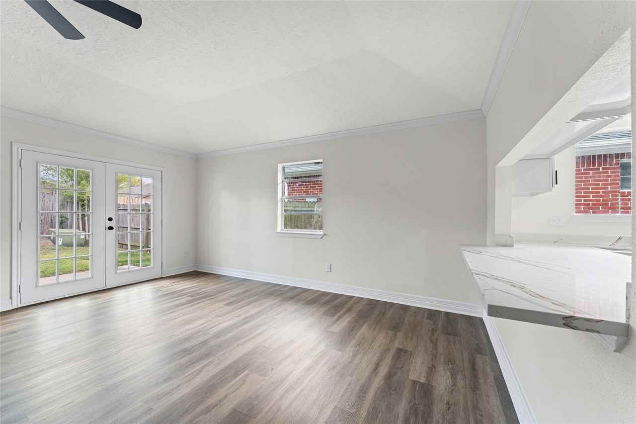 1506 Leadenhall Circle #1506 - Photo 3 of 34