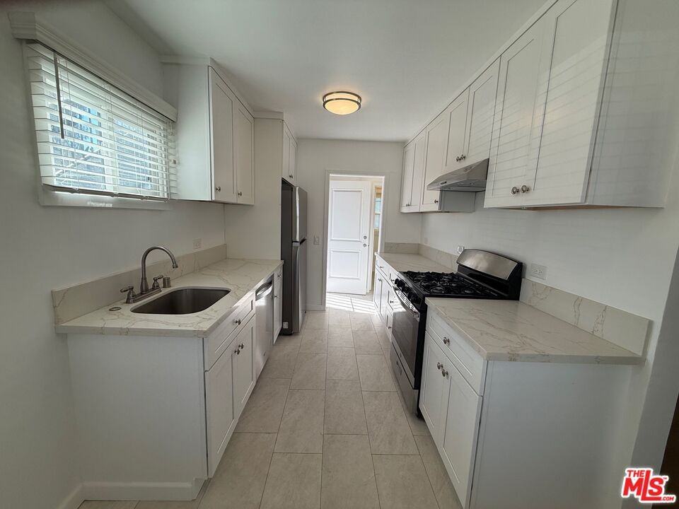 1157 North Genesee Avenue #1157 - Photo 2 of 20