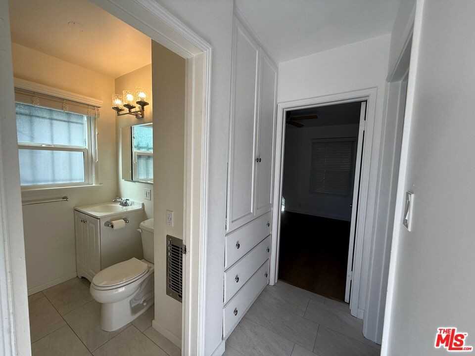 1157 North Genesee Avenue #1157 - Photo 4 of 20