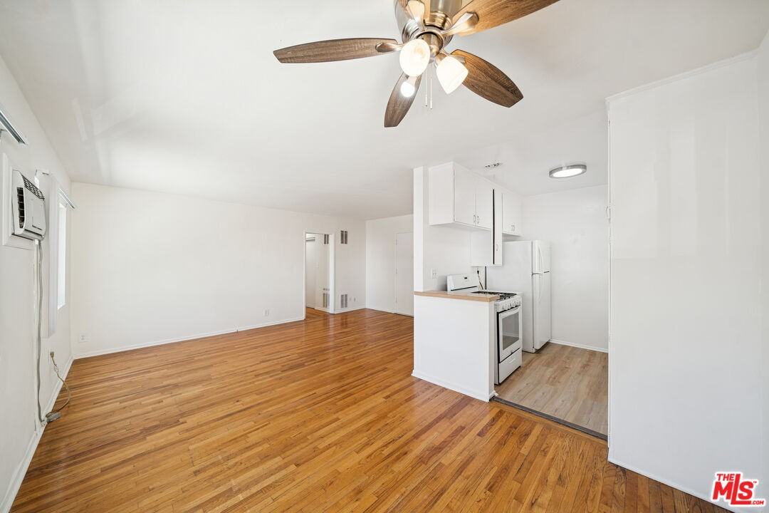 1027 N Edinburgh Ave #1027-4 - Photo 4 of 20