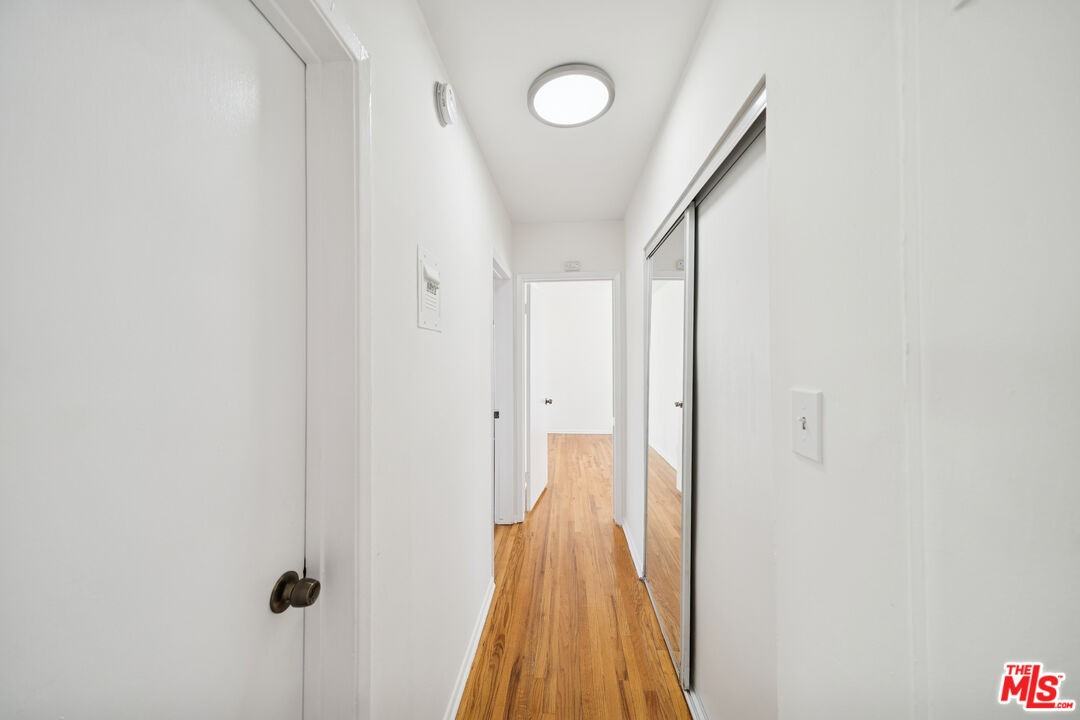 1027 N Edinburgh Ave #1027-4 - Photo 5 of 20