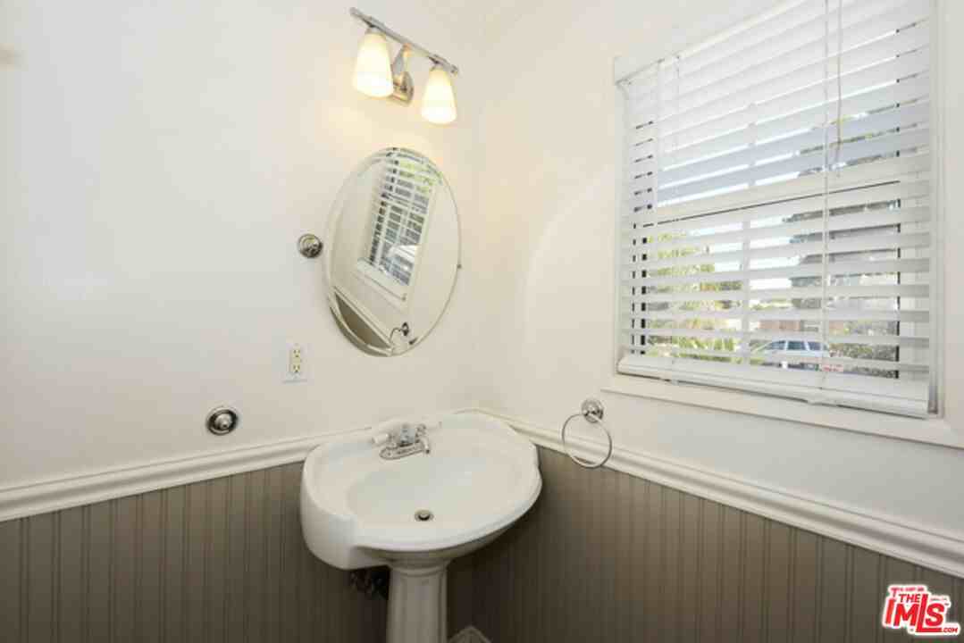 5739 Simpson Ave #5739 - Photo 3 of 9