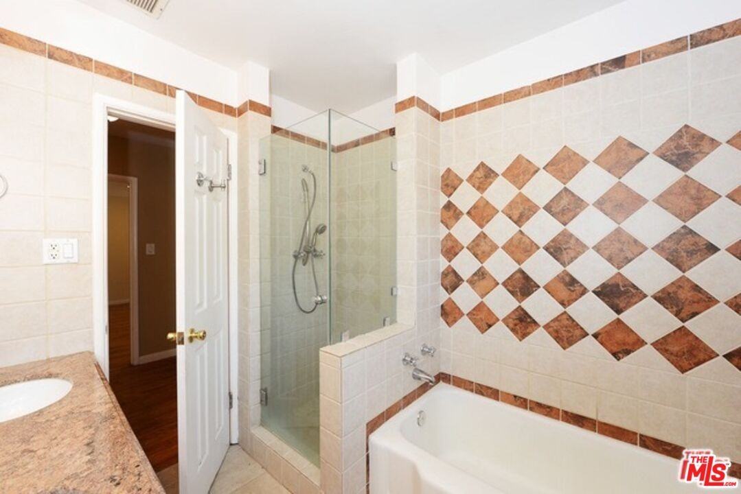 5739 Simpson Ave #5739 - Photo 4 of 9