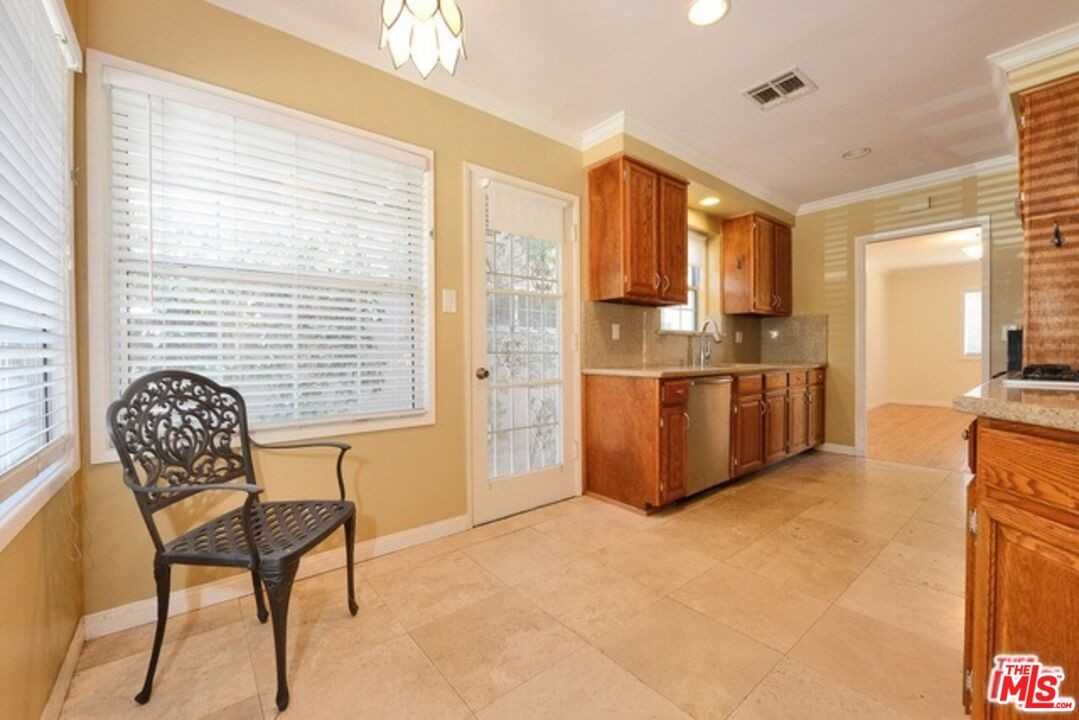 5739 Simpson Ave #5739 - Photo 5 of 9