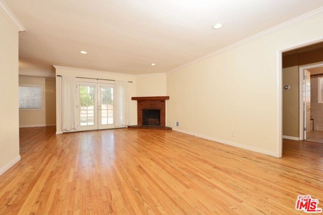 5739 Simpson Ave #5739 - Photo 7 of 9