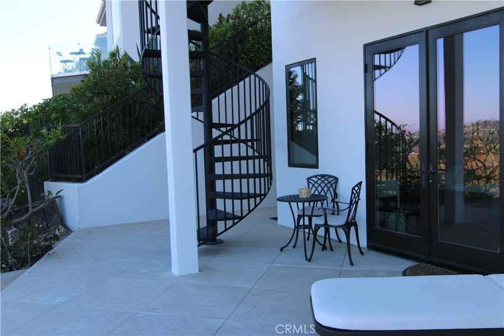 1515 Tahiti Ave #1515B - Photo 4 of 19