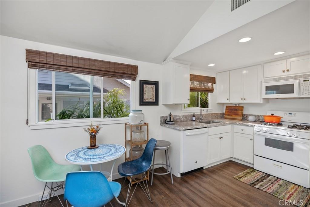 649 Glenneyre St #649 - Photo 6 of 11