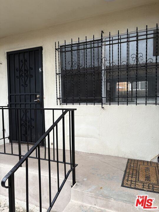 961 S Kenmore Ave #961 - Photo 2 of 13