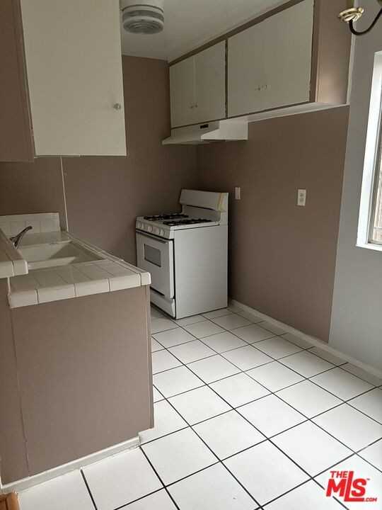 961 S Kenmore Ave #961 - Photo 6 of 13