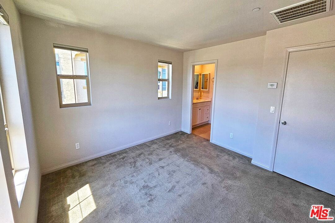 7245 N Maple Rd #7245 - Photo 4 of 45