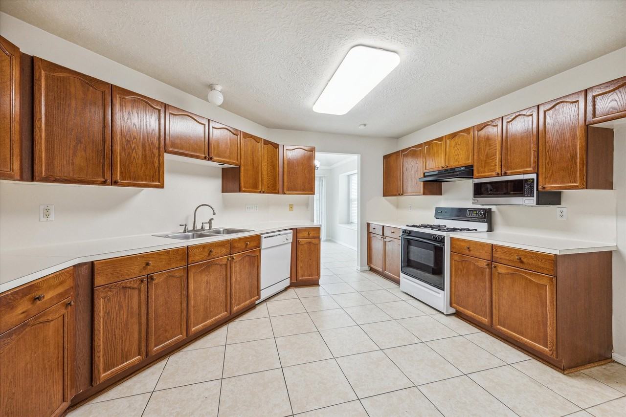 6114 Fox Wind Court #6114 - Photo 6 of 17