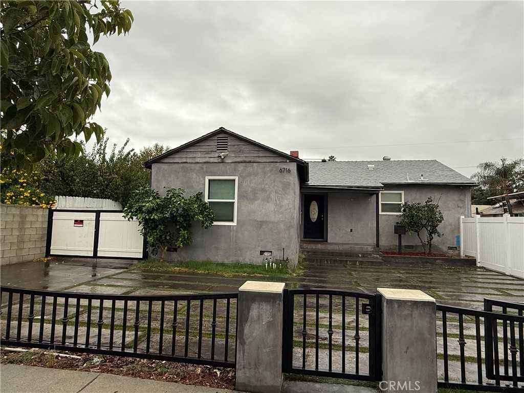 6716 Etiwanda Avenue #6716 - Photo 6 of 11