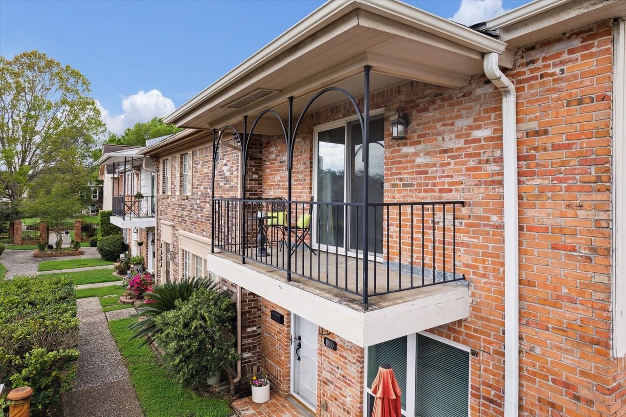 1880 Saxony Ln #1880 - Photo 4 of 38