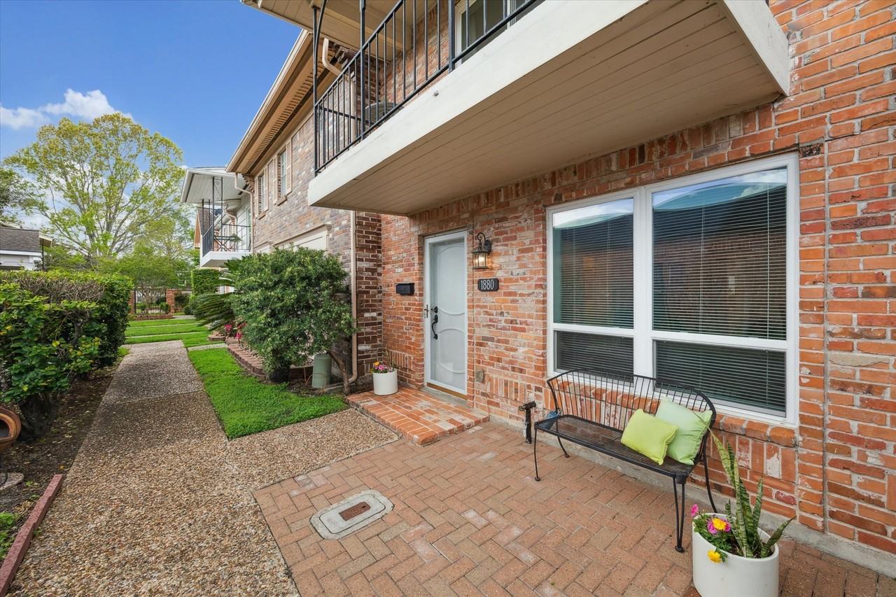 1880 Saxony Ln #1880 - Photo 5 of 38