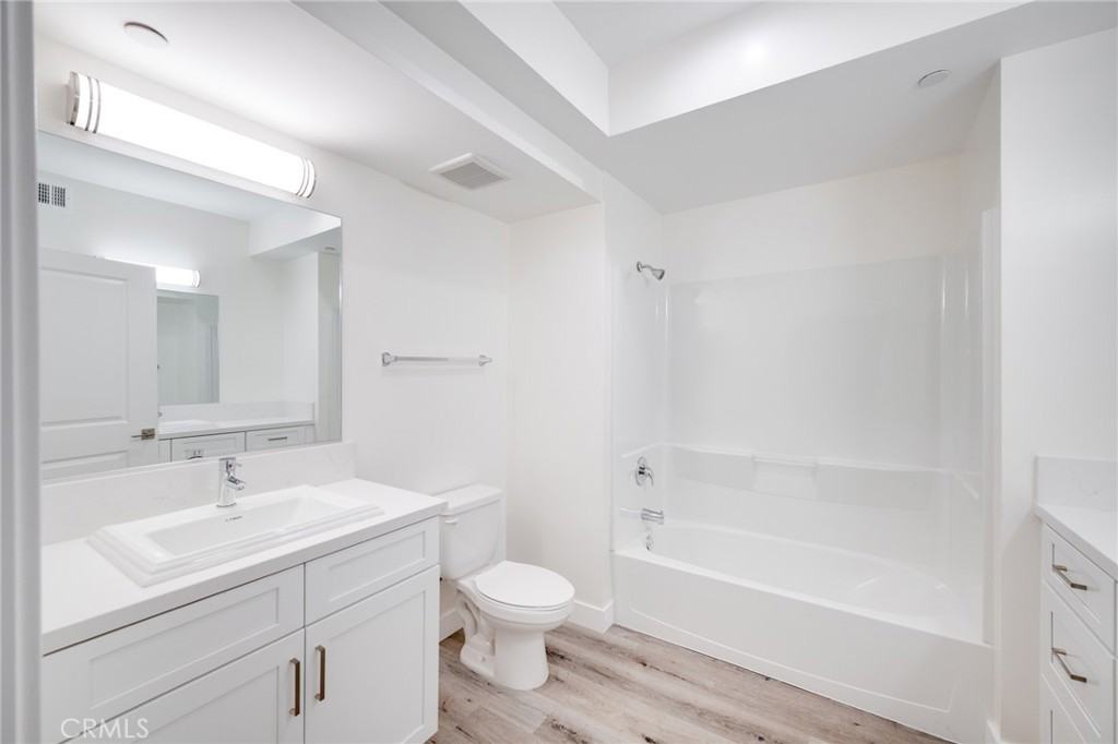 14526 Hartland St #14526-106 - Photo 4 of 19