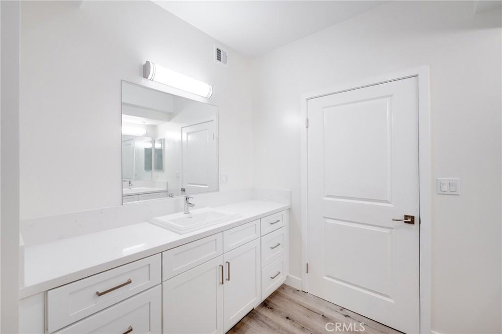 14526 Hartland St #14526-106 - Photo 7 of 19