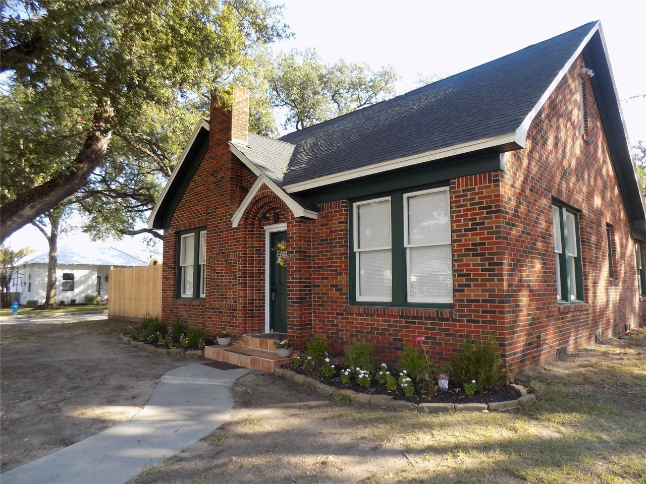 414 N Avenue C #414 - Photo 4 of 23