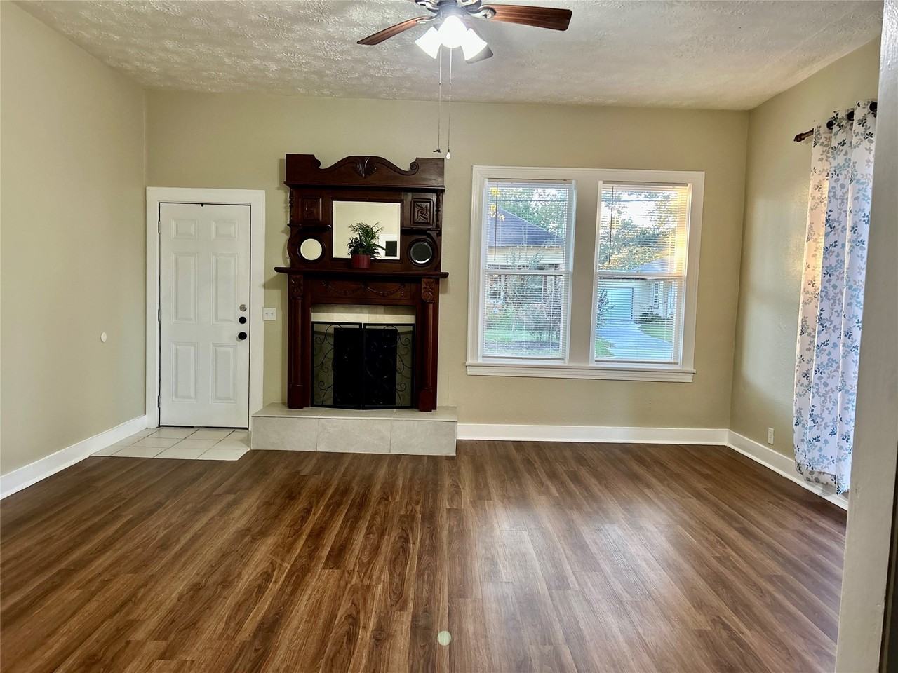 414 N Avenue C #414 - Photo 7 of 23