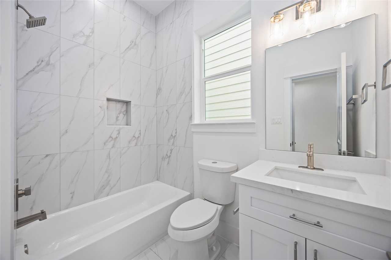 1941 Knoll Square Dr #1941 - Photo 4 of 34