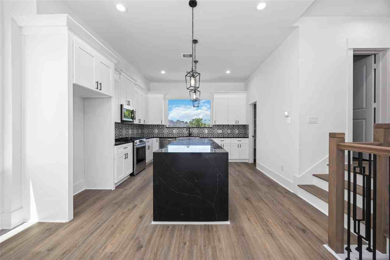 1941 Knoll Square Dr #1941 - Photo 5 of 34