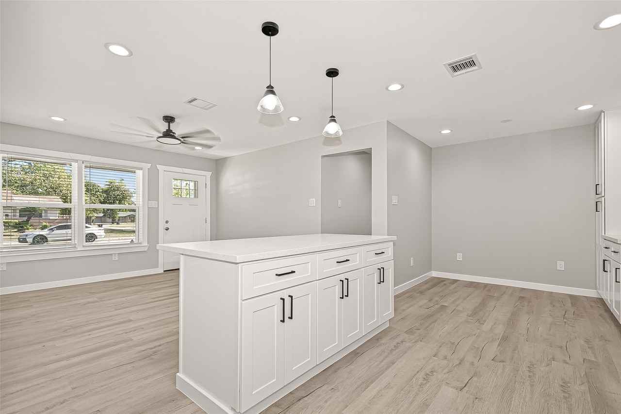 10531 Royal Oaks Dr #10531 - Photo 4 of 46