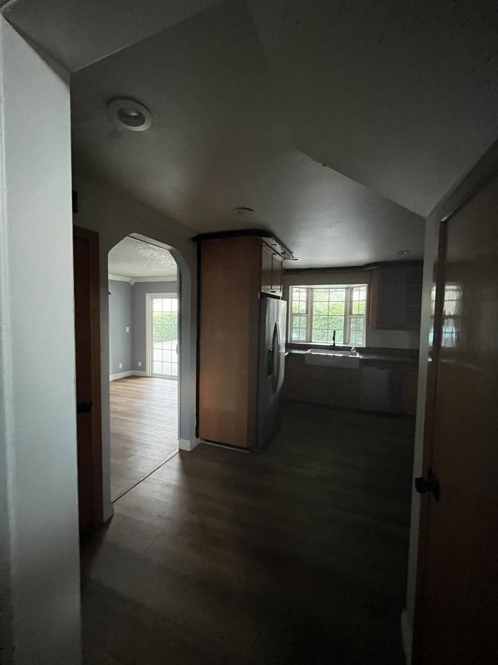 22240 Wyandotte Street - Photo 4 of 50