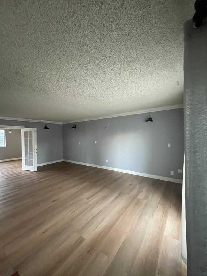 22240 Wyandotte Street - Photo 7 of 50