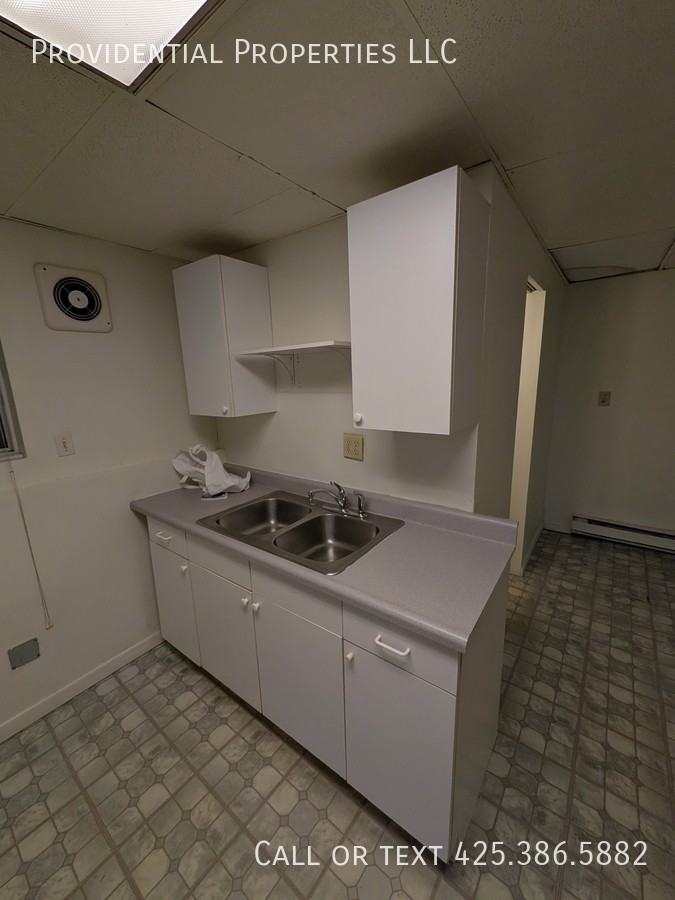 2468 S College St #D - Photo 2 of 6