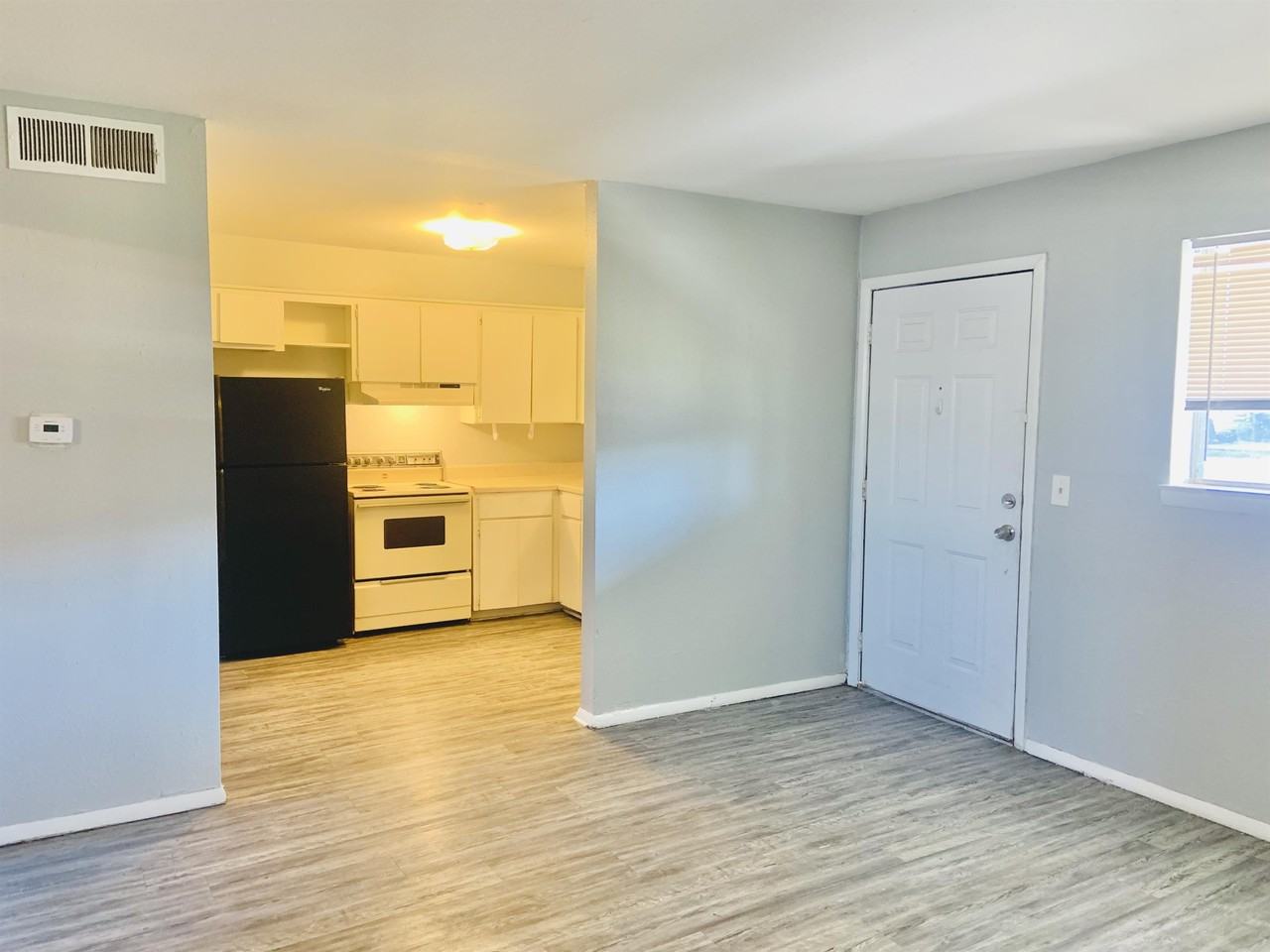 English Village - Photo 2 of 40